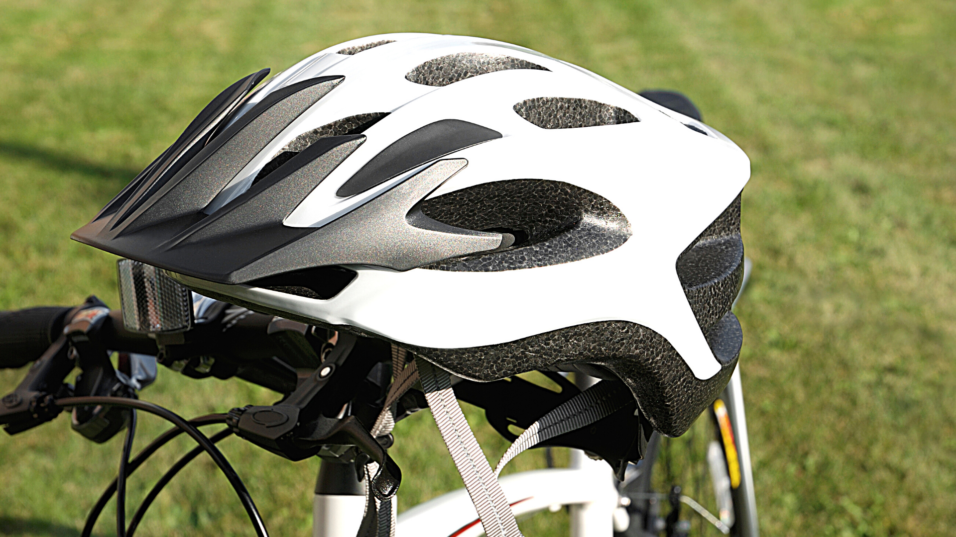 6 Best Bike Helmets for Big Heads [2022 Guide]